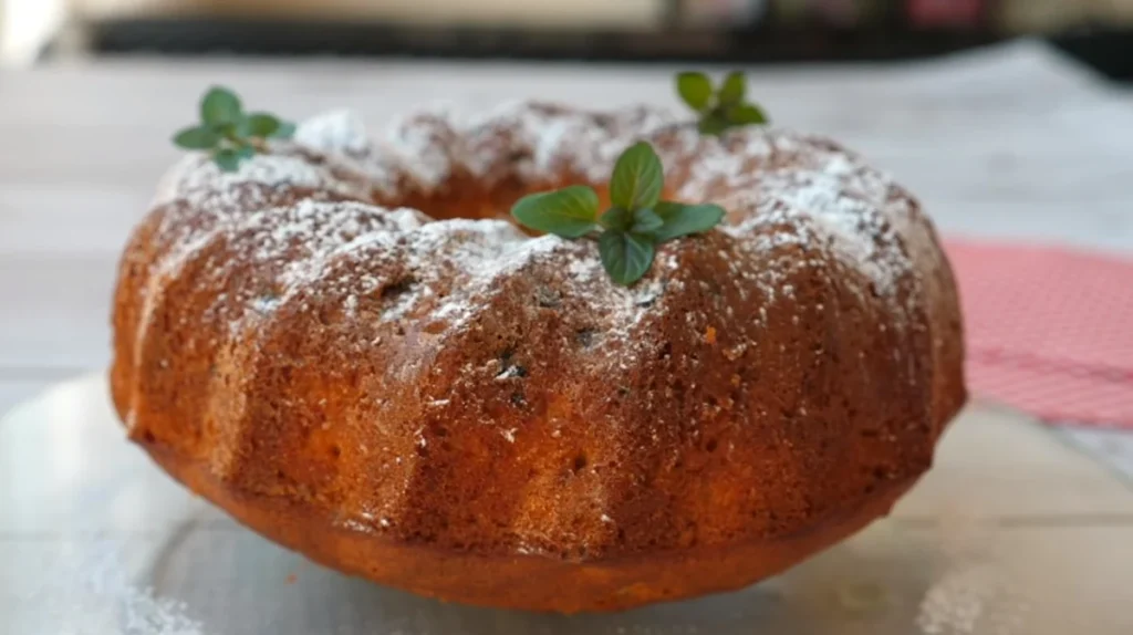 Jednoduchá bábovka s rozinkami a ořechy s vůní vanilky - sladká pochoutka!