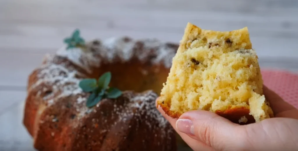 Jednoduchá bábovka s rozinkami a ořechy s vůní vanilky - sladká pochoutka!