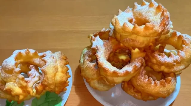 Smažené vánoční citronové pamlsky s likérem - netradiční, ale vynikající! Smažené vánoční citronové pamlsky s likérem - netradiční, ale vynikající!