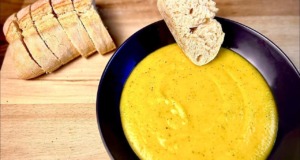 Krémová cuketová polévka s brambory, mrkví a pórkem – rychlá večeře pro chladné dny Krémová cuketová polévka s brambory, mrkví a pórkem – rychlá večeře pro chladné dny