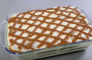 Připravte si k odpolední kávě tyto dokonalé nepečené karamelové řezy s banány