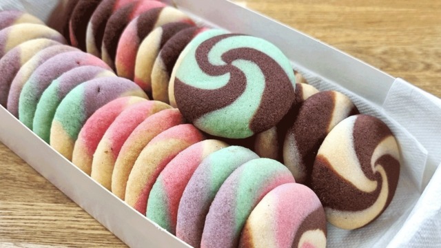 Okouzlující barevné COOKIES s mramorovým máslem - krásná barevnost na talíři! Okouzlující barevné COOKIES s mramorovým máslem - krásná barevnost na talíři!