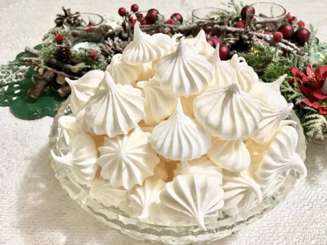 Vánoční křehké sněhové pusinky: křehké kouzlo na vašem talíři!