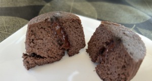 Šťavnatý jablečný dezert s kakaem a čokoládou – jednoduchý a rychlý recept, který musíte vyzkoušet!