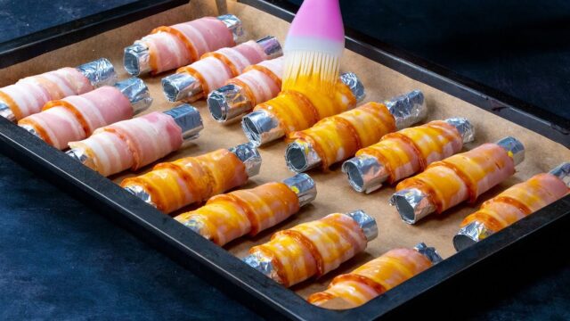 Křupavé slaninové rolky se sýrovou náplní: Snadné a rychlé občerstvení! Křupavé slaninové rolky se sýrovou náplní: Snadné a rychlé občerstvení!