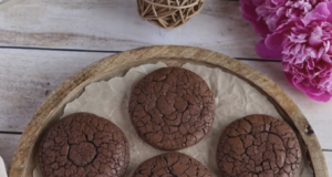 Brownkies: Křupavé čokoládové cookies s vláčnou brownies strukturou Brownkies: Křupavé čokoládové cookies s vláčnou brownies strukturou