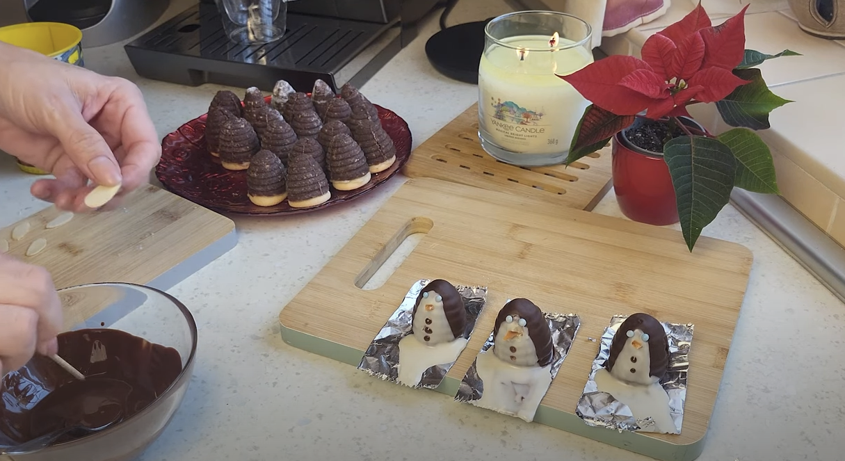 Vosí hnízda s krémem z vaječného likéru, která by neměla chybět na svátečním stole Vosí hnízda s krémem z vaječného likéru, která by neměla chybět na svátečním stole