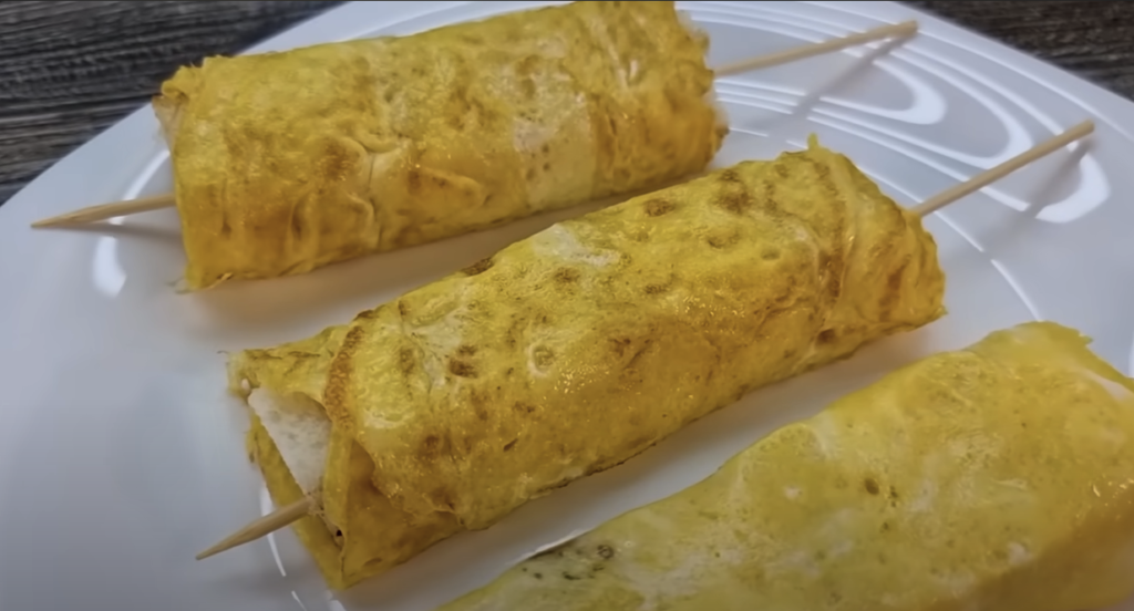 Originální párkové špízy obalené v sýru a omeletě: Chutná inspirace na party