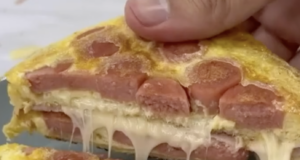 Toast s vajíčkem, klobáskou a sýrem – jednoduchá a chutná pochoutka