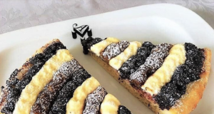 Třívrstvé kynuté koláče: Recept na vláčné koláče s mákem, tvarohem a ořechy v jednom Třívrstvé kynuté koláče s různými náplněmi: mák, ořechy a tvaroh