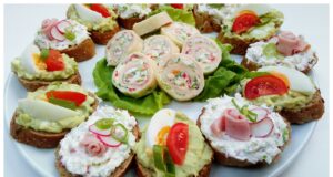 3× silvestrovské pohoštění: avokádová pomazánka, ředkvičková pomazánka a sýrová roláda 3× silvestrovské pohoštění: avokádová pomazánka, ředkvičková pomazánka a sýrová roláda