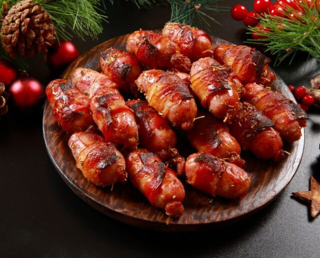 Koktejlové párky v slanině a listovém těstě – rychlé silvestrovské pohoštění