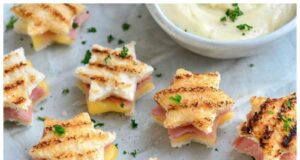 Slané hvězdičky z toustového chleba plněné šunkou a sýrem