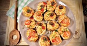 Křupavé bagetky se šunkou, cheddarem a zeleninou: Perfektní pochoutka pro každou příležitost Křupavé bagetky se šunkou, cheddarem a zeleninou: Perfektní pochoutka pro každou příležitost