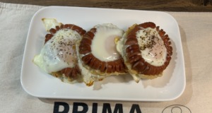 Slaná hnízda z listového těsta s párkem a vejcem – recept jen ze 3 ingrediencí