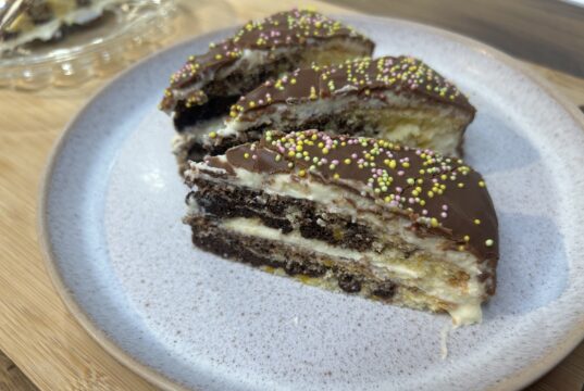 Salkové řezy s čokoládovou polevou – krémový dezert, který mizí ze stolu rychlostí blesku