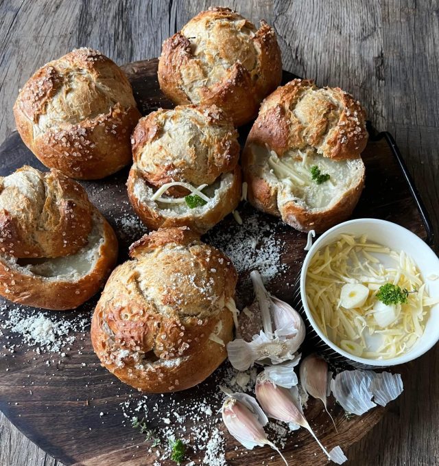 Bosňáky plněné krémovou česnečkou