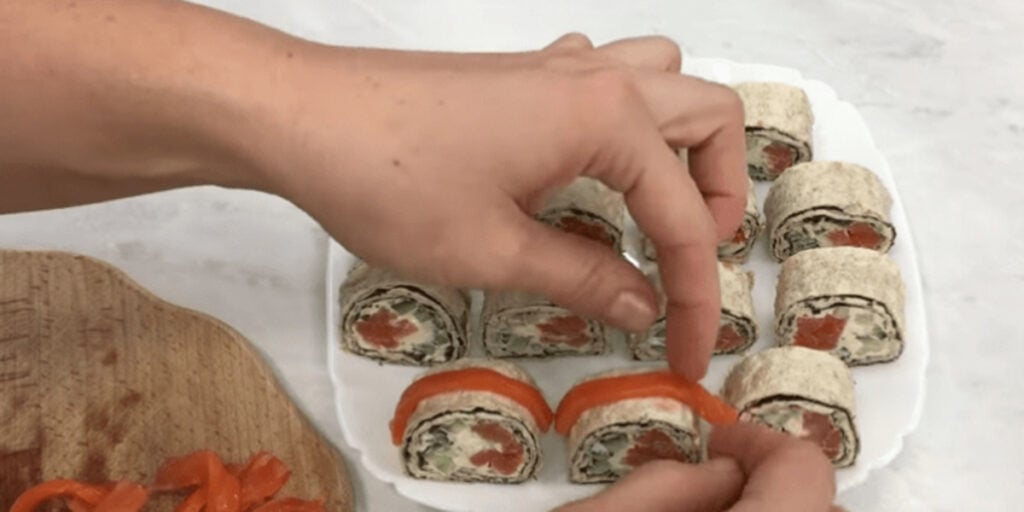 Elegantní sushi závitky s lipií, červenou rybou a okurkou: Příprava 5 minut!