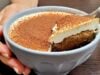 Banánovo-ovesné tiramisu s jogurtovo-mascarpone krémovou polevou a kakaovým popraškem