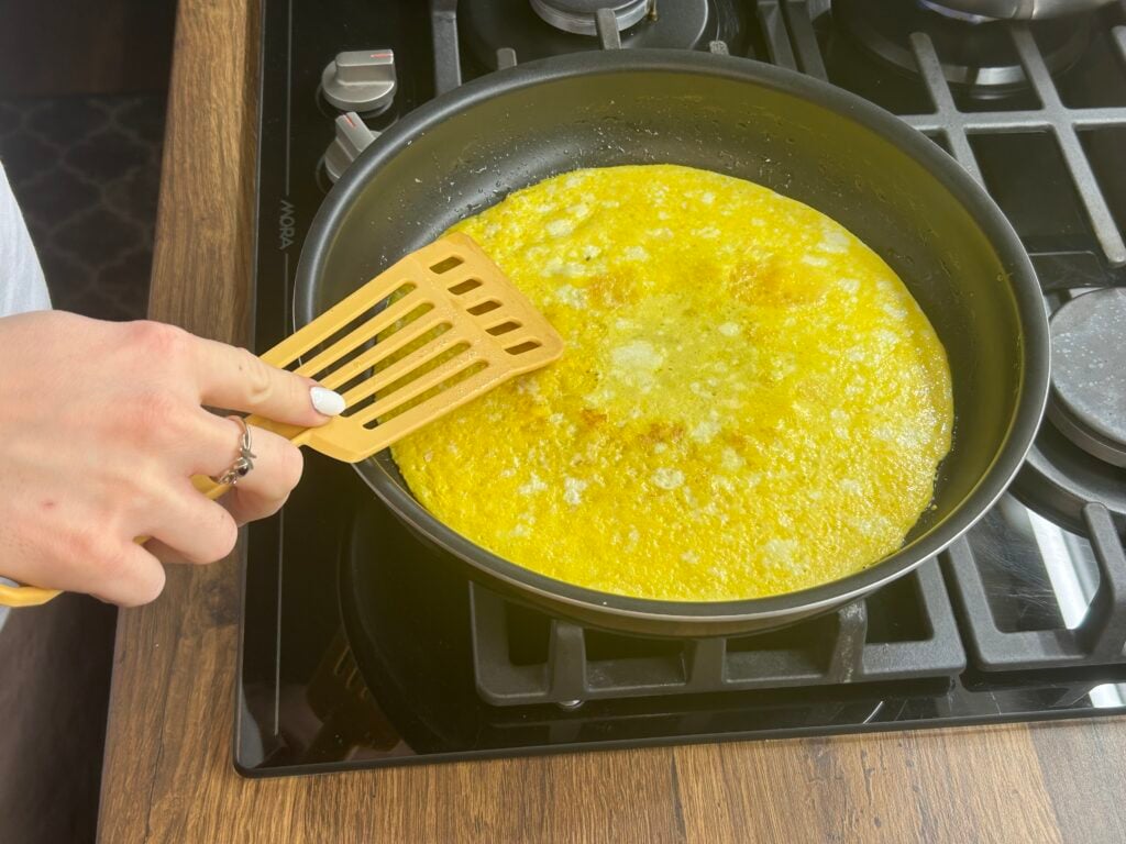 Rychlá a chutná omeleta se špenátem a sýrem - dokonalý recept na snídani