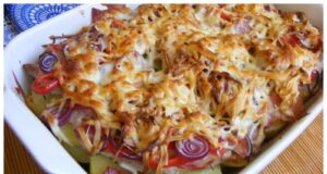 Zapečené vepřové kotlety s bramborem a sýrem v jedné míse