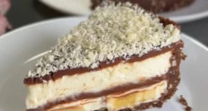 Čokoládovo-banánový sen s arašídovým základem a mascarpone krémem – bez pečení Čokoládovo-banánový sen s arašídovým základem a smetanovým mascarpone krémem: Jednoduchost na talíři!