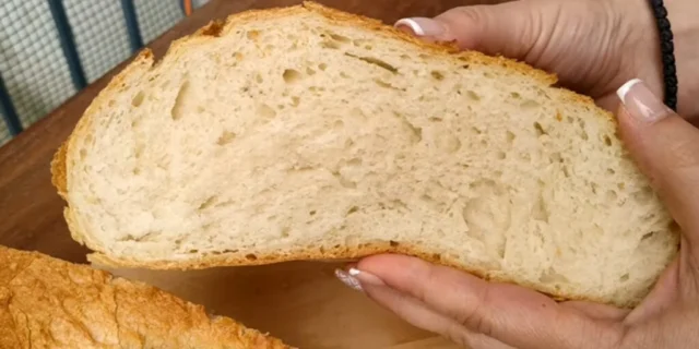 Křupavý domácí chléb pečený v horkém pekáči: Hnědý, křupavý a vynikající! Křupavý domácí chléb pečený v horkém pekáči: Hnědý, křupavý a vynikající!