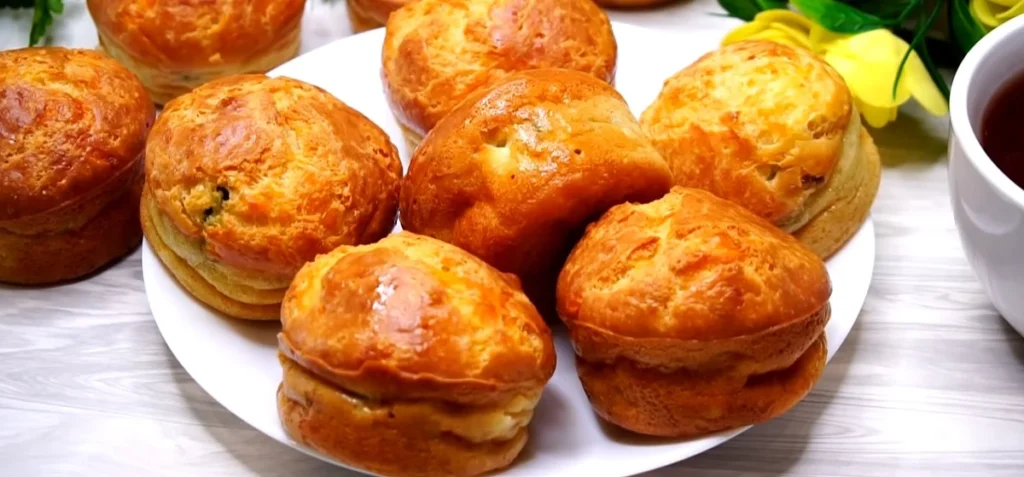 Křehké kefírové muffiny s tuňákem a sýrem: Perfektní pohoštění pro každou příležitost