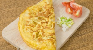 Krémová sýrová omeleta s bylinkami: Recept, který zvládne každý Krémová sýrová omeleta s bylinkami: Recept, který zvládne každý