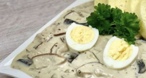 Krémová houbová omáčka s jemnou smetanovou jíškou a vůní koření