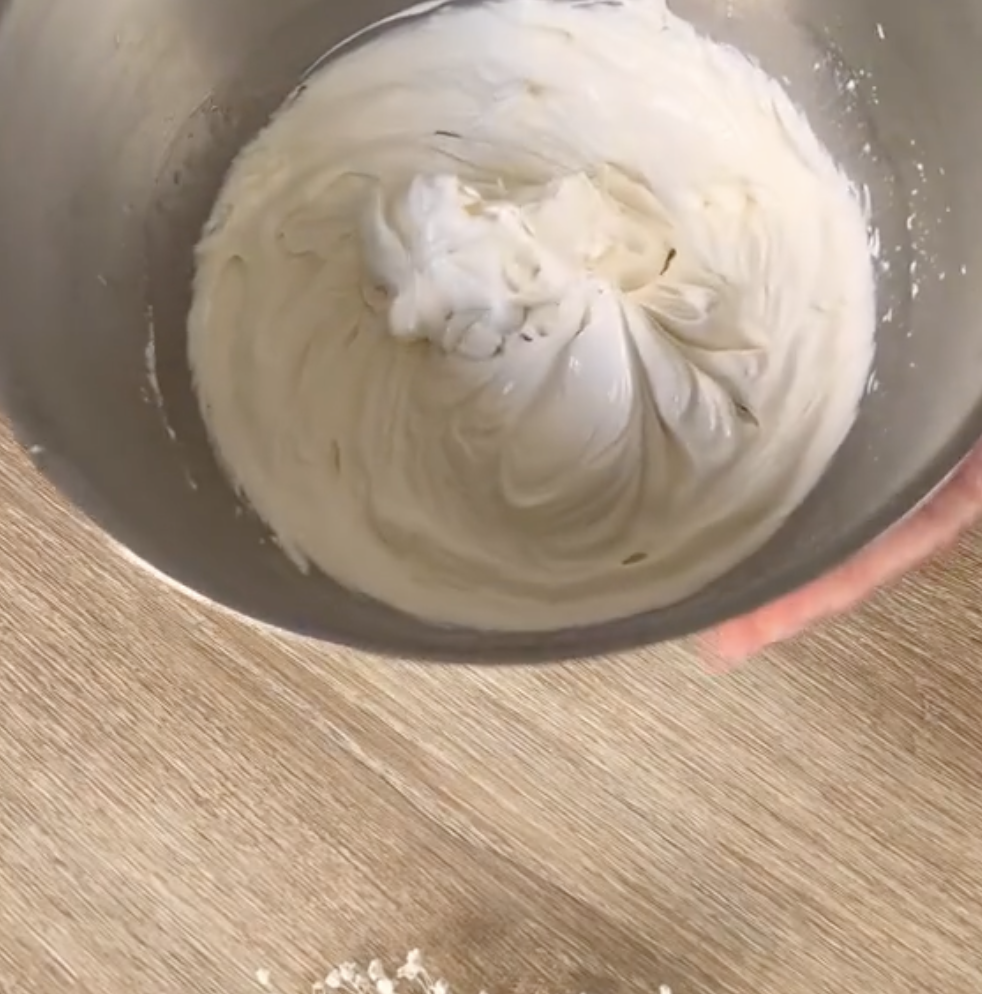 Jahodové šlehačkové pokušení s mascarpone v listovém těstě