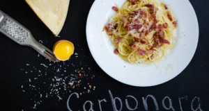 Špagety Carbonara s oravskou slaninou a parmazánovou omáčkou Špagety Carbonara s oravskou slaninou a parmazánovou omáčkou