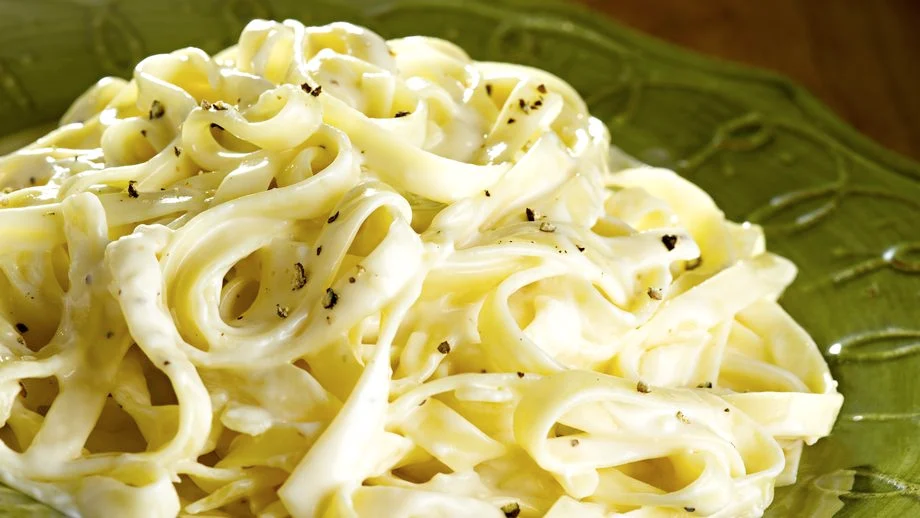 Tradiční Fettuccine Alfredo: Italská klasika s máslem a parmazánem