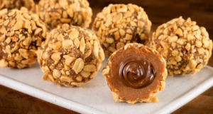 Nepečené piškotové kuličky s mascarpone, Nutellou a arašídy: Rychlá sladká pochoutka Nepečené piškotové kuličky s mascarpone, Nutellou a arašídy: Rychlá sladká pochoutka