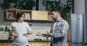 Přítel je hodný jako med, ale neschopný žít: Čekáme dítě a o všechno se musím starat já