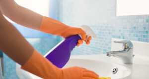 4 ingredience pro dokonale čistou a voňavou koupelnu: Vyrobte si vlastní čistící prostředek