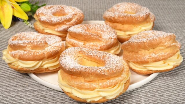 Citronové větrníky plněné nadýchaným mascarpone krémem Citronové větrníky plněné nadýchaným mascarpone krémem