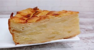 Jednoduchý jablečný koláč s citronovou šťávou a křupavou kůrkou Jednoduchý jablečný koláč s citronovou šťávou a křupavou kůrkou