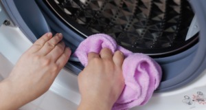 Jak odstranit plíseň a zápach z pračky pomocí jednoduchého triku