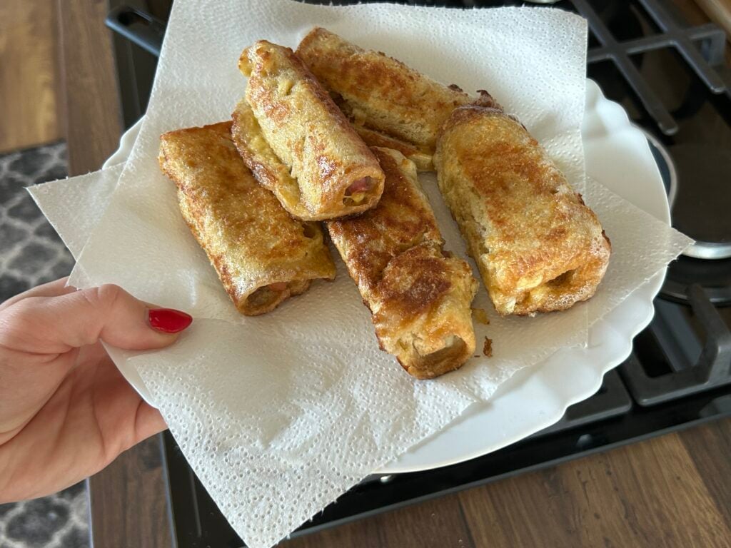 Roládky z toastového chleba - jednoduchá a rychlá slaná pochoutka