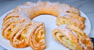 Jablečná roláda s máslovým těstem a citronovým nádechem Sluneční jablečná roláda s citronovým nádechem: Zlatý poklad ideální k horkému čaji!