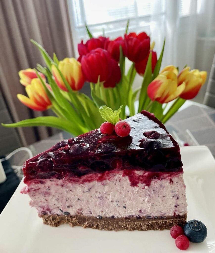 Nepečený borůvkový cheesecake – lahodný a osvěžující dezert bez pečení!