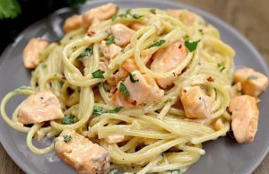 Špagety na smetaně a navíc s lososem – Připravte si tuto dobrotu!