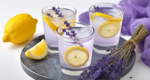 Domácí levandulová limonáda s kapkou vodky Domácí levandulová limonáda s kapkou vodky