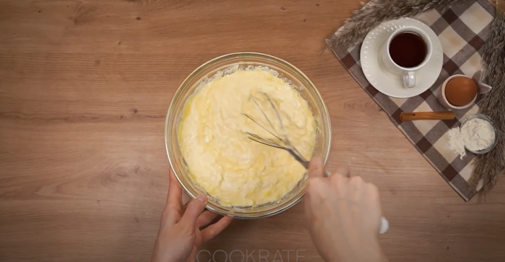 Krémový jogurtový dort s rybízem: Rychlý recept bez mouky