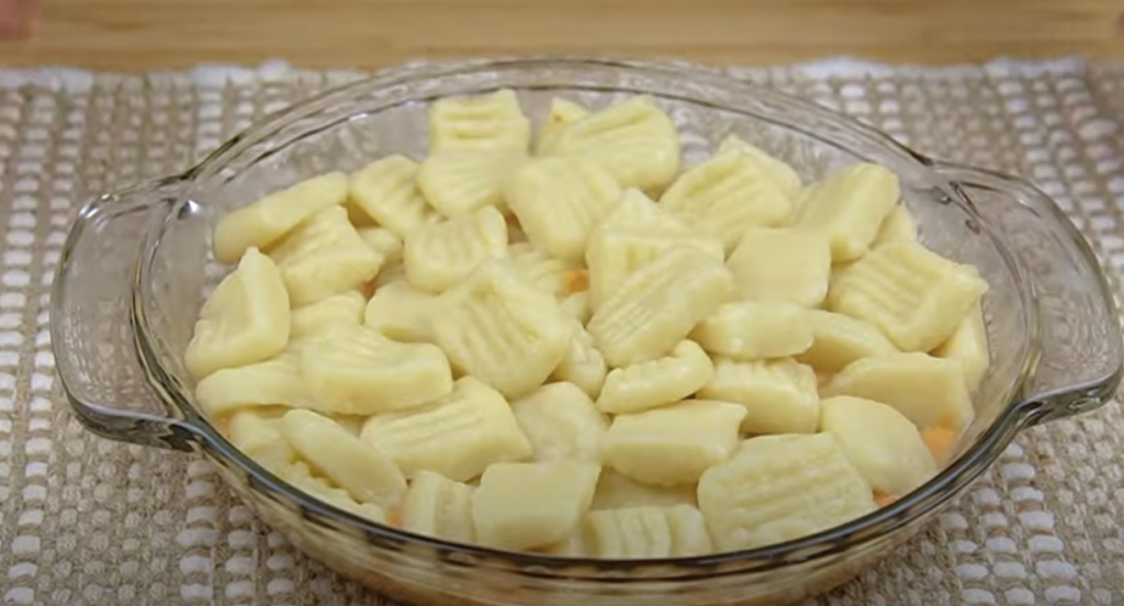 Domácí bramborové gnocchi v česnekovo-rajčatové omáčce s rozmarýnovým nádechem