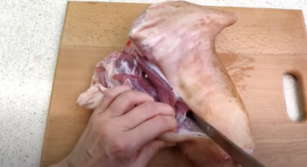Domácí vepřová roláda s voňavou česnekovou náplní a kořením: Lepší než kupovaná!