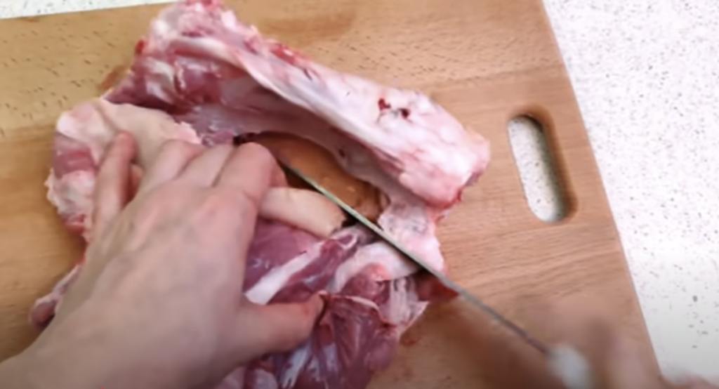 Domácí vepřová roláda s voňavou česnekovou náplní a kořením: Lepší než kupovaná!