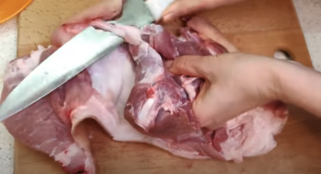 Domácí vepřová roláda s voňavou česnekovou náplní a kořením: Lepší než kupovaná!