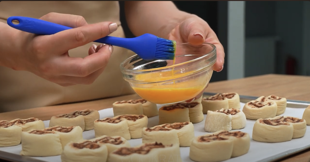 Křupavé srdíčkové šneky z listového těsta s nutellou a lískovými oříšky: Křupavé občerstvení!